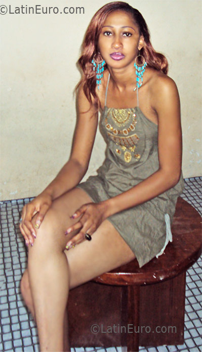 Date this pretty Ivory Coast girl Arlette from Abidjan IC53