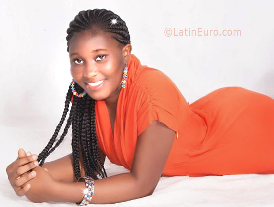 Date this voluptuous Ivory Coast girl Amandine from Abidjan IC54