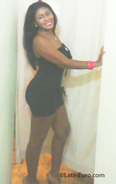 Date this attractive Dominican Republic girl Ana from Santo Domingo DO8476