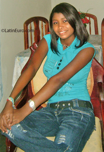 Date this gorgeous Dominican Republic girl Anyelina from Santo Domingo DO8496