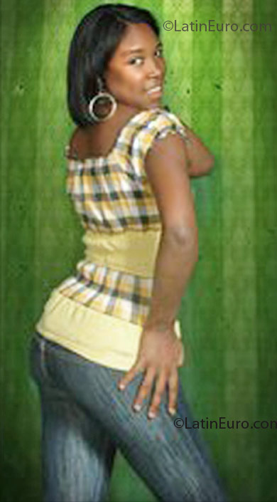 Date this charming Dominican Republic girl Yohanna from Santo Domingo DO8558