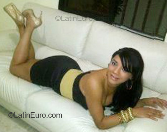 Date this tall Dominican Republic girl Rosi from Santo Domingo DO8580