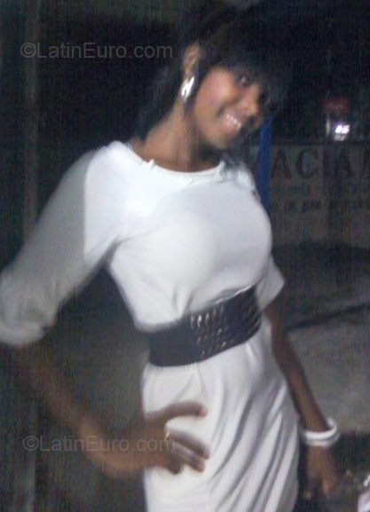 Date this attractive Dominican Republic girl Pamela from Santo Domingo DO8581