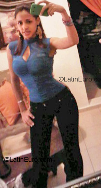 Date this lovely Dominican Republic girl Ziara from Santiago DO8605