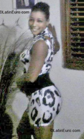 Date this happy Dominican Republic girl Leury from Santo Domingo DO8659