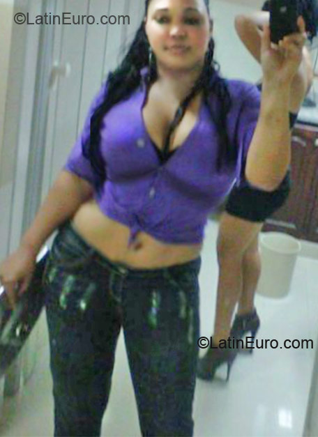 Date this attractive Dominican Republic girl Jems from Dominican Republic DO8673