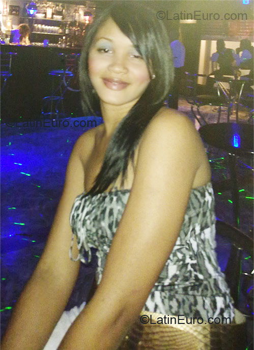 Date this happy Dominican Republic girl Yasmery from Santo Domingo DO8747
