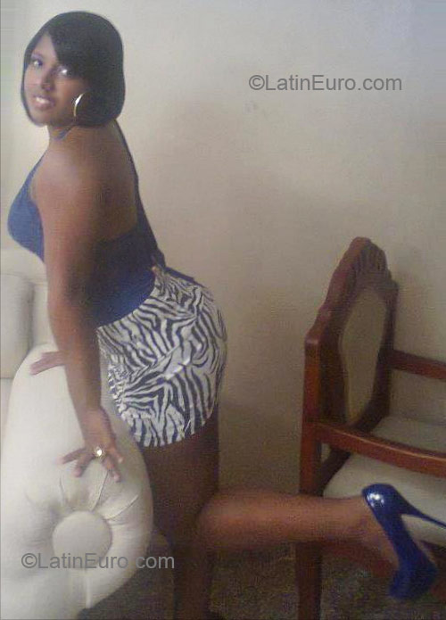 Date this stunning Dominican Republic girl Franchesca from Santo Domingo DO8757