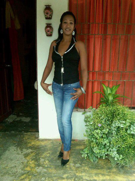 Date this foxy Dominican Republic girl Karina restituy from La Vega DO8776