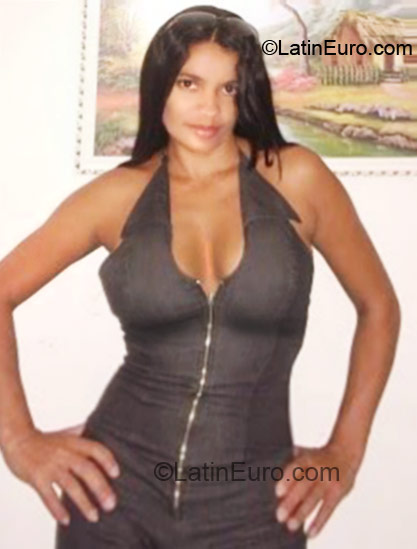 Date this charming Brazil girl Andrea from Sao Paulo BR5932