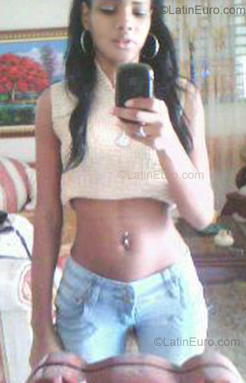 Date this lovely Dominican Republic girl Helen from Santo Domingo DO8790