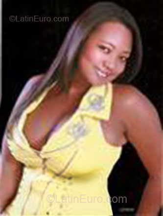 Date this pretty Dominican Republic girl Valeriana from Santiago DO8957