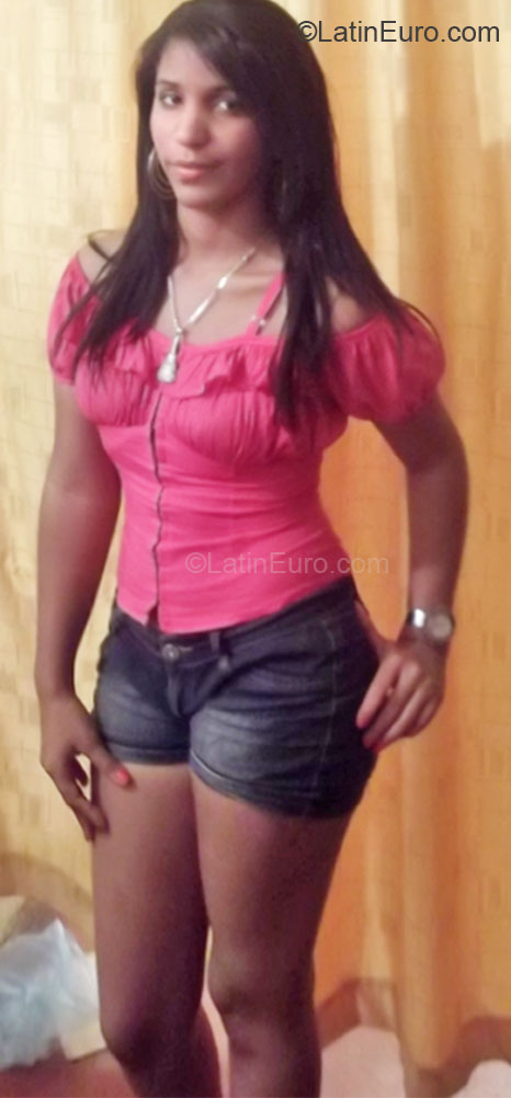 Date this voluptuous Dominican Republic girl Carolina from Santo Domingo DO8801