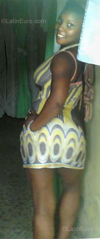 Date this stunning Dominican Republic girl Iris from La Vega DO8807