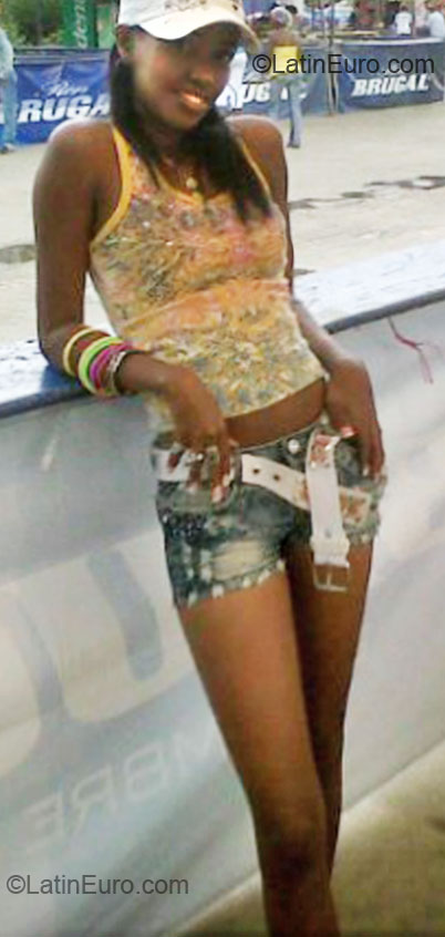 Date this funny Dominican Republic girl Carolina trinid from Santo Domingo DO8861