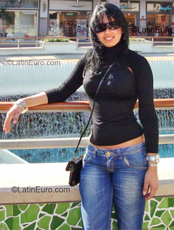 Date this cute Brazil girl Lorraine from Sao Paulo BR5946