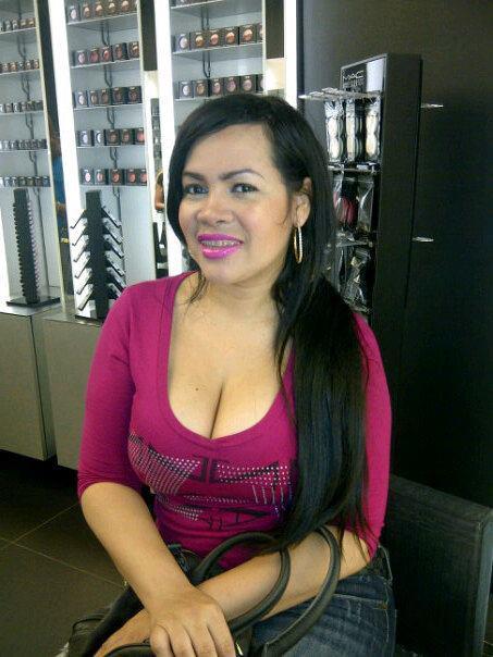 Date this stunning Dominican Republic girl Yudelka from Santo Domingo DO8893