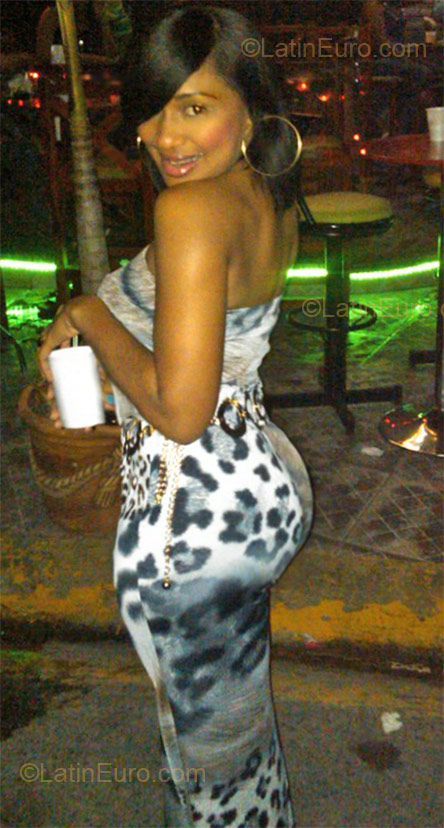Date this passionate Dominican Republic girl Lagizz from Republica Dominicana DO8930