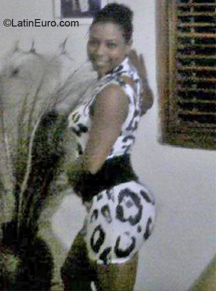 Date this exotic Dominican Republic girl Leury from San Cristobal DO8983