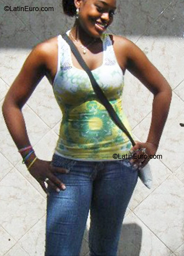 Date this charming Dominican Republic girl Penelope from Santo Domingo DO8988
