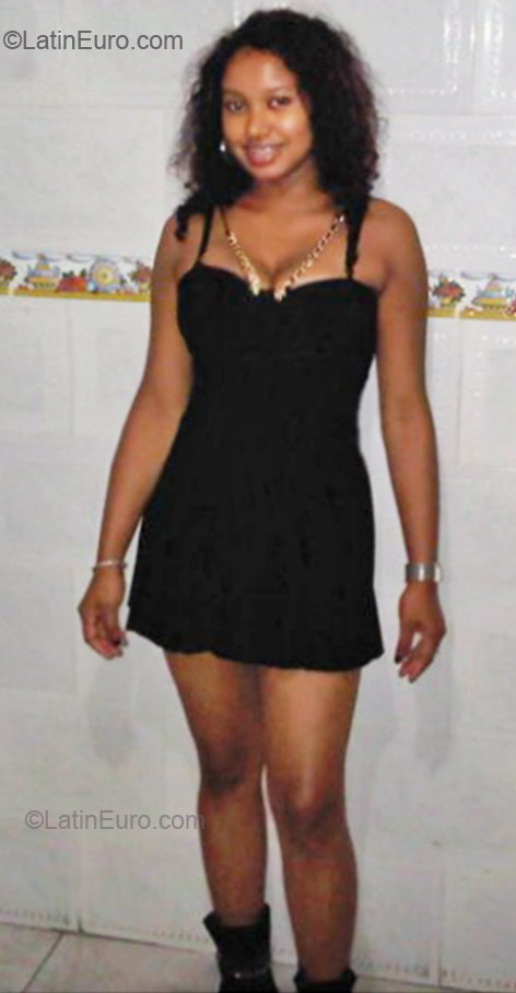 Date this athletic Dominican Republic girl Isabel from Santo Domingo DO9015