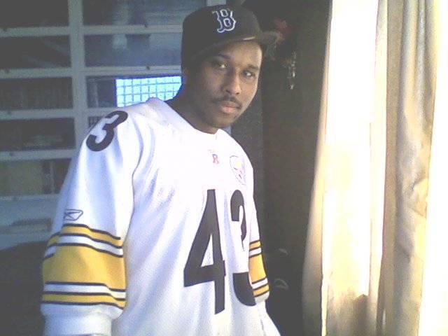 Date this tall Brazil man Shawn412 from Pittsburgh BR5975