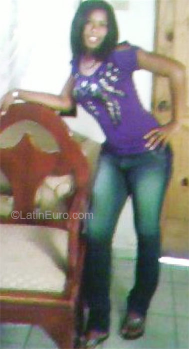 Date this happy Dominican Republic girl Sandra from San Pedro De Macoris DO9063