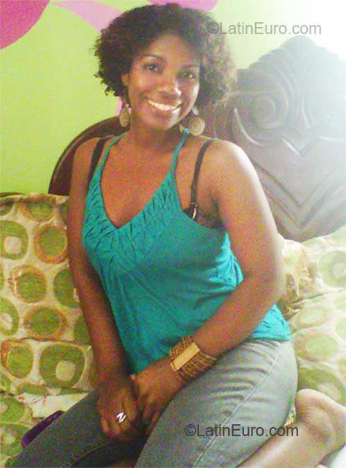 Date this charming Dominican Republic girl Ruth from Santo Domingo DO9087