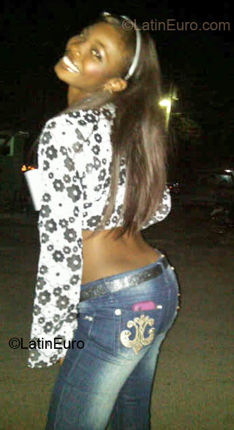 Date this fun Dominican Republic girl Estefani2 from Santo Domingo DO9118