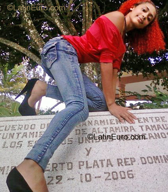 Date this athletic Dominican Republic girl Angela from Puerto Plata DO9171