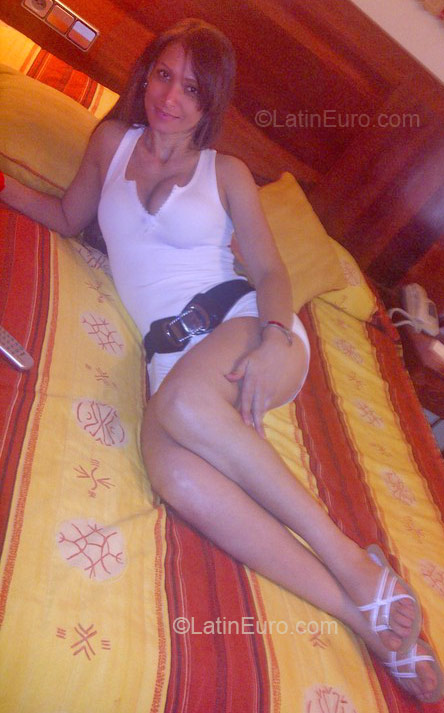 Date this happy Dominican Republic girl La chika w from Dominican Republic DO9192