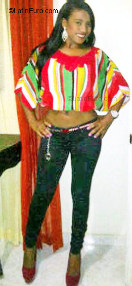 Date this attractive Dominican Republic girl Lesly from Santiago DO9268