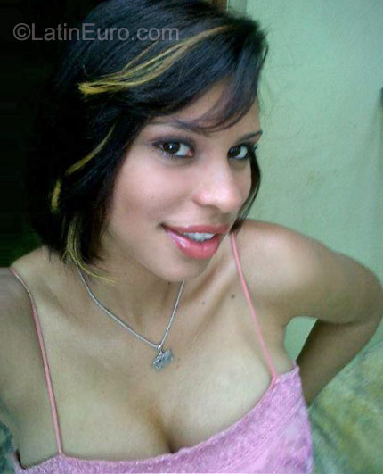 Date this sultry Dominican Republic girl Heni from Santo Domingo DO9451