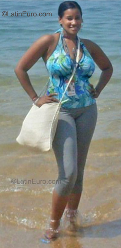 Date this hard body Dominican Republic girl Ammirys from La Romana DO9491