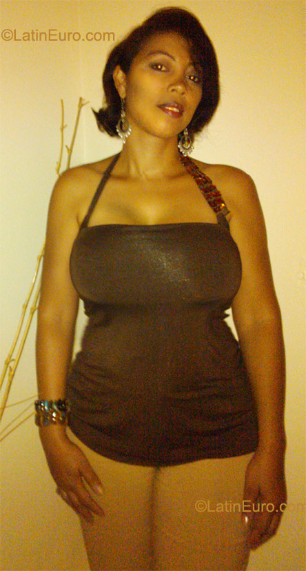 Date this beautiful Dominican Republic girl Ramona Antonia from Bonao DO9509