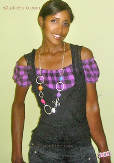 Date this tall Dominican Republic girl Mary from Santo Domingo DO9576