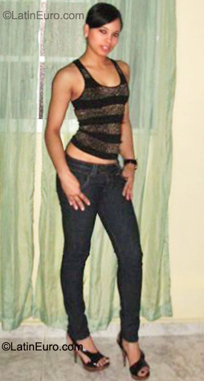 Date this hot Dominican Republic girl Erika from Santiago DO9630