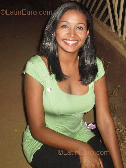 Date this voluptuous Brazil girl Cristiane from Sao Paulo BR6108