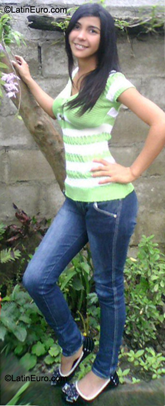 Date this fun Dominican Republic girl Yolannny from La Vega DO9718