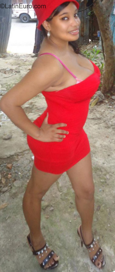 Date this athletic Dominican Republic girl Catherin from Santiago DO9784
