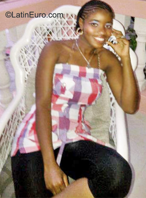 Date this sultry Dominican Republic girl Margarita from Santo Domingo DO9800