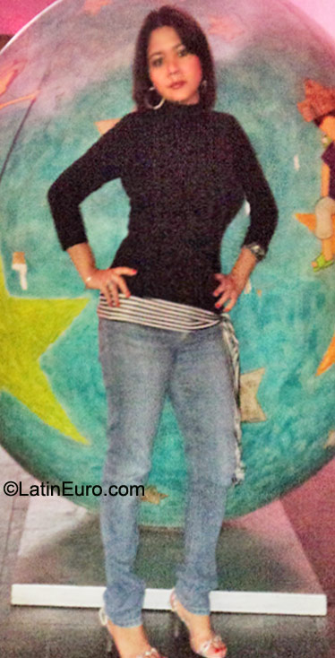 Date this stunning El Salvador girl Mercedes from San Salvador SV25
