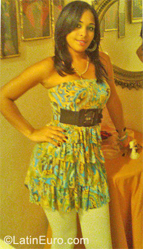 Date this good-looking Dominican Republic girl Carolina from Santiago DO9905
