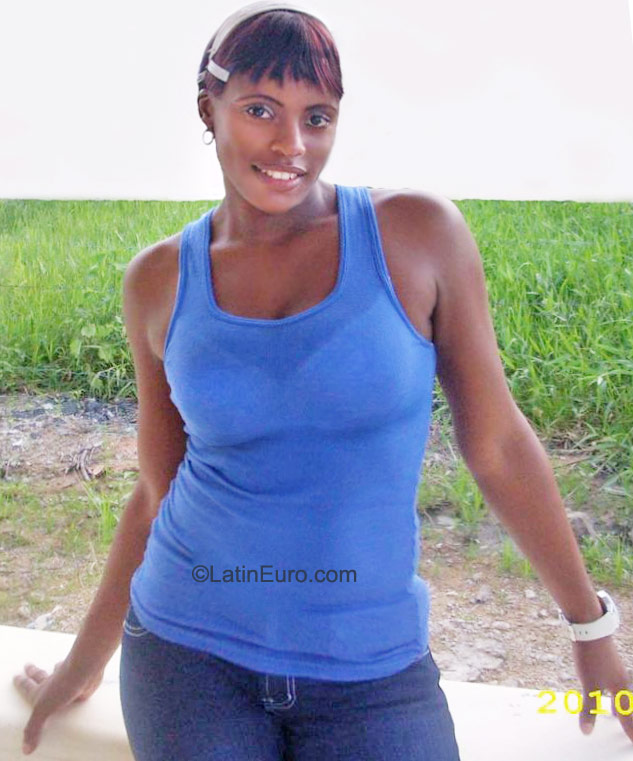 Date this hard body Dominican Republic girl Evi from Hato Mayor DO9939