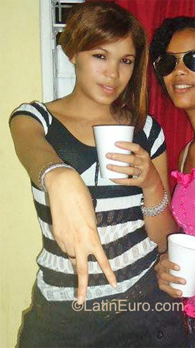 Date this sultry Dominican Republic girl Estefani from Santo Domingo DO9965