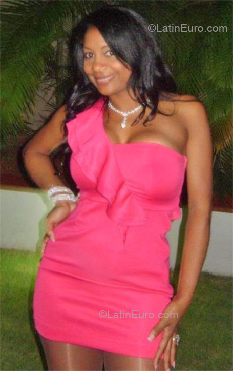 Date this gorgeous Dominican Republic girl Yaniris from Santiago DO10001