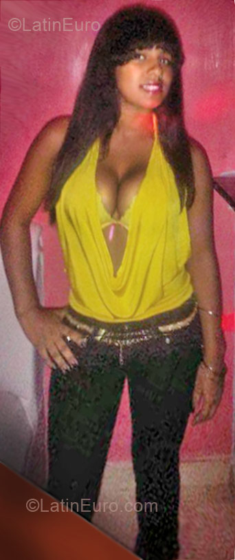 Date this happy Dominican Republic girl Yennifer from Santo Domingo DO10110