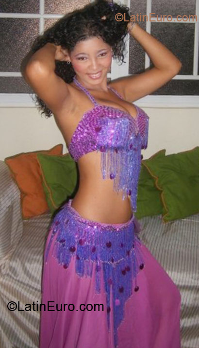 Date this gorgeous Dominican Republic girl Sara from Santo Domingo DO10042