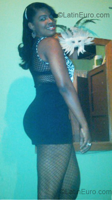 Date this nice looking Dominican Republic girl Andrea from Santo Domingo DO10052