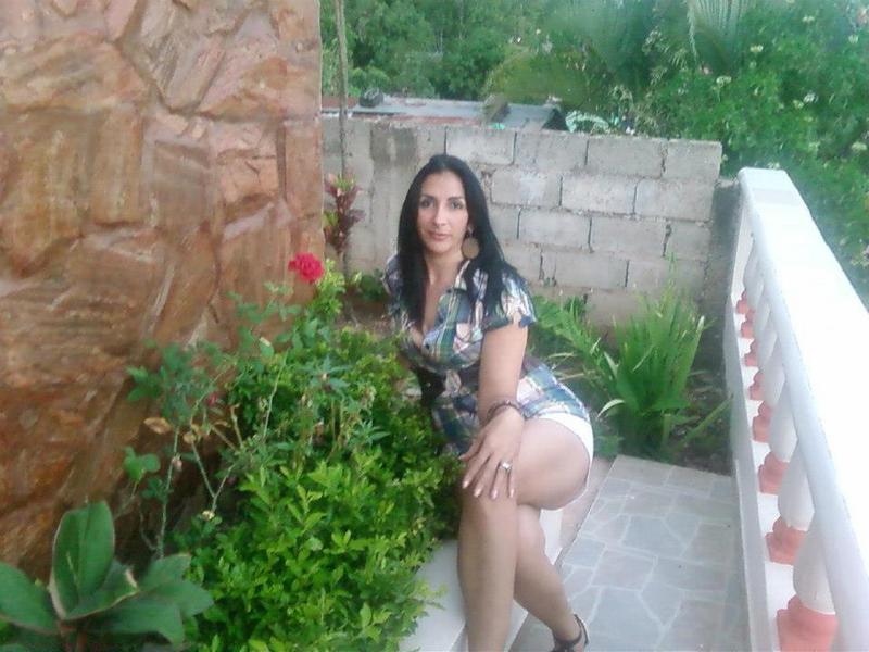 Date this sultry Dominican Republic girl Sonia from Santo Domingo DO10092